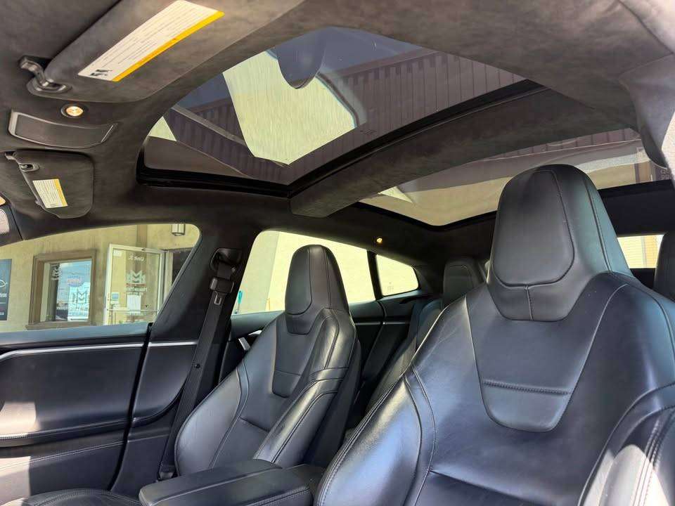 2015 Tesla Model S AWD thumb 18