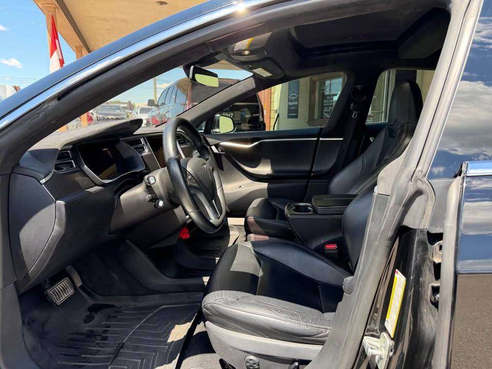 2015 Tesla Model S AWD thumb 12