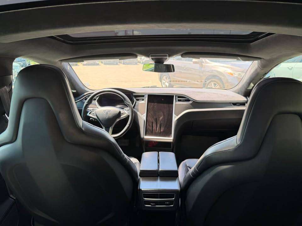 2015 Tesla Model S AWD thumb 11