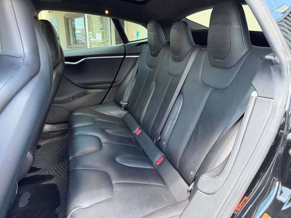 2015 Tesla Model S AWD thumb 19