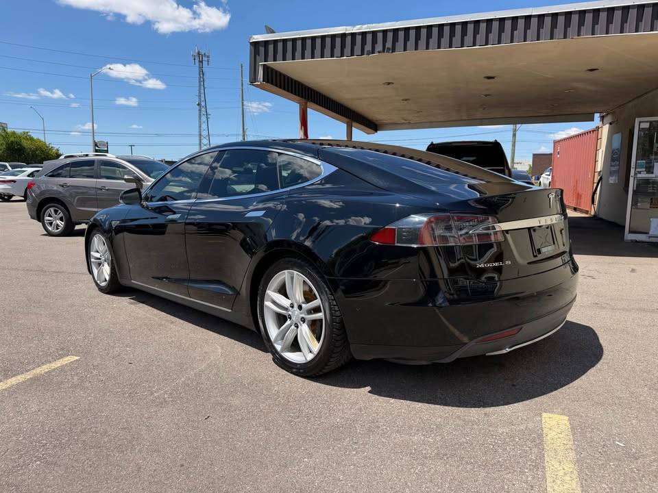 2015 Tesla Model S AWD thumb 8