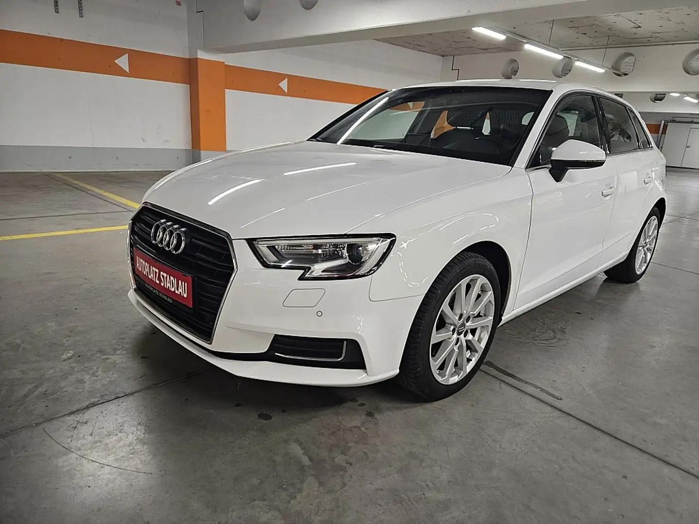 Audi A3 1,6 TDI design Weiß - 1