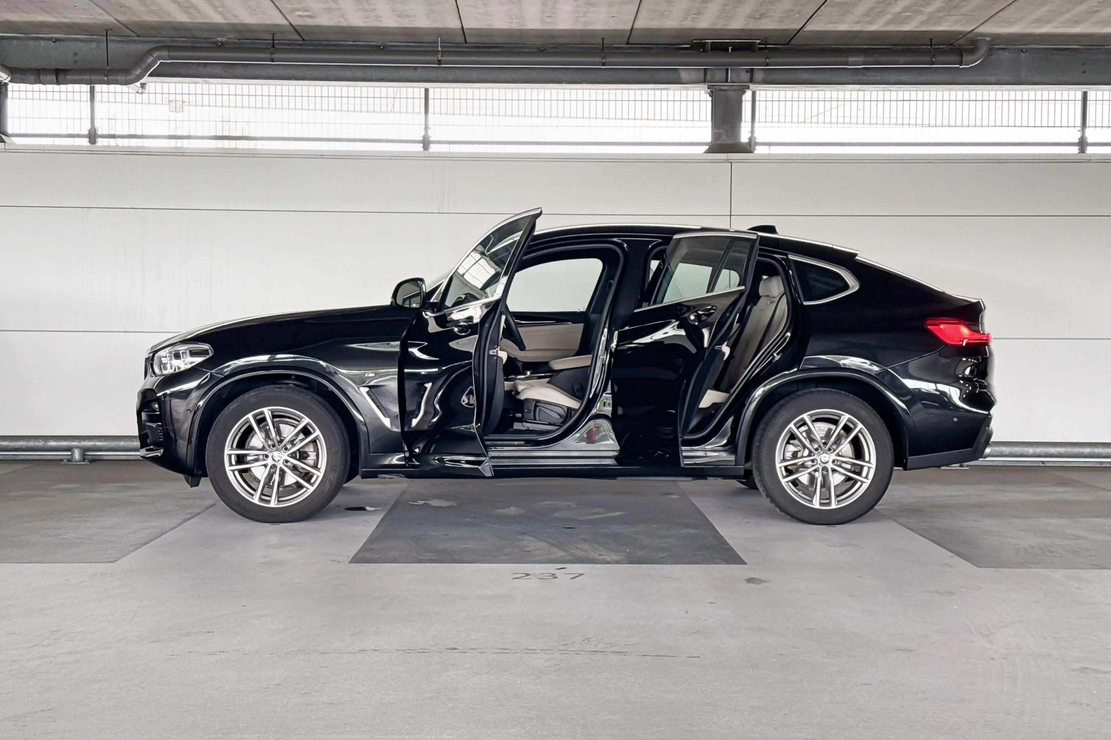 BMW X4 xDrive20i High Executive M-Sport — photo 3