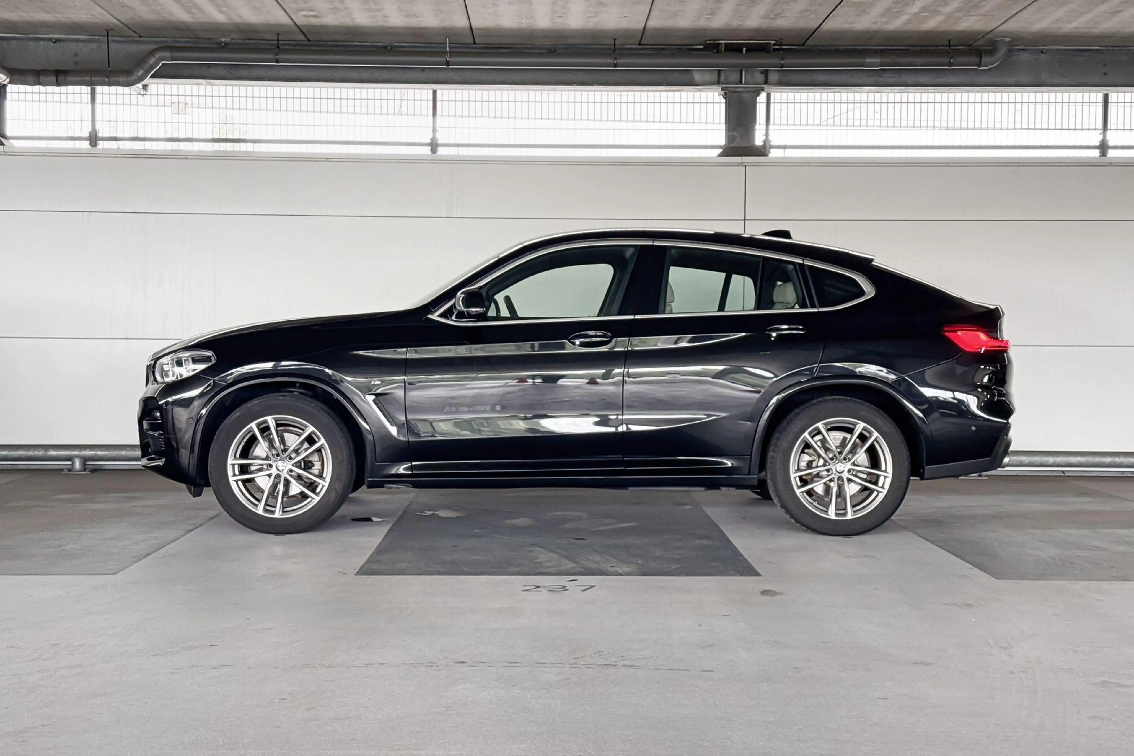BMW X4 xDrive20i High Executive M-Sport — photo 2