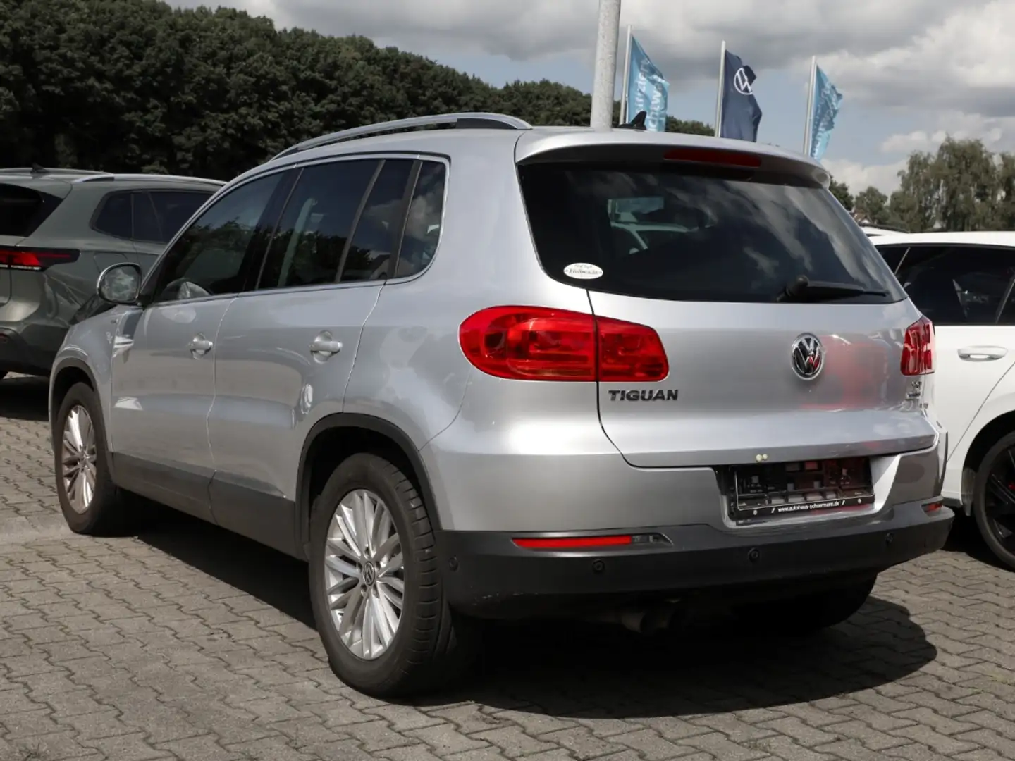 Volkswagen Tiguan SPORT & STYLE CUP TSI NAVI SHZ Silber - 2