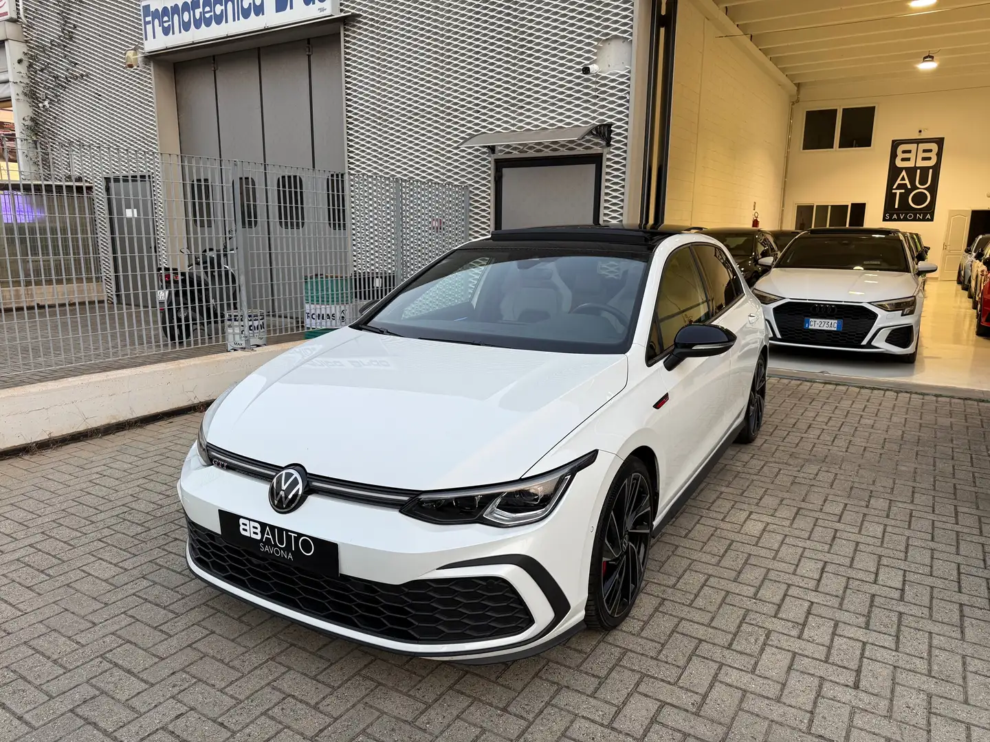 Volkswagen Golf GTI 2.0 TSI GTI DSG TETTO PELLE HARMAN IQ LIGHT Blanc - 2