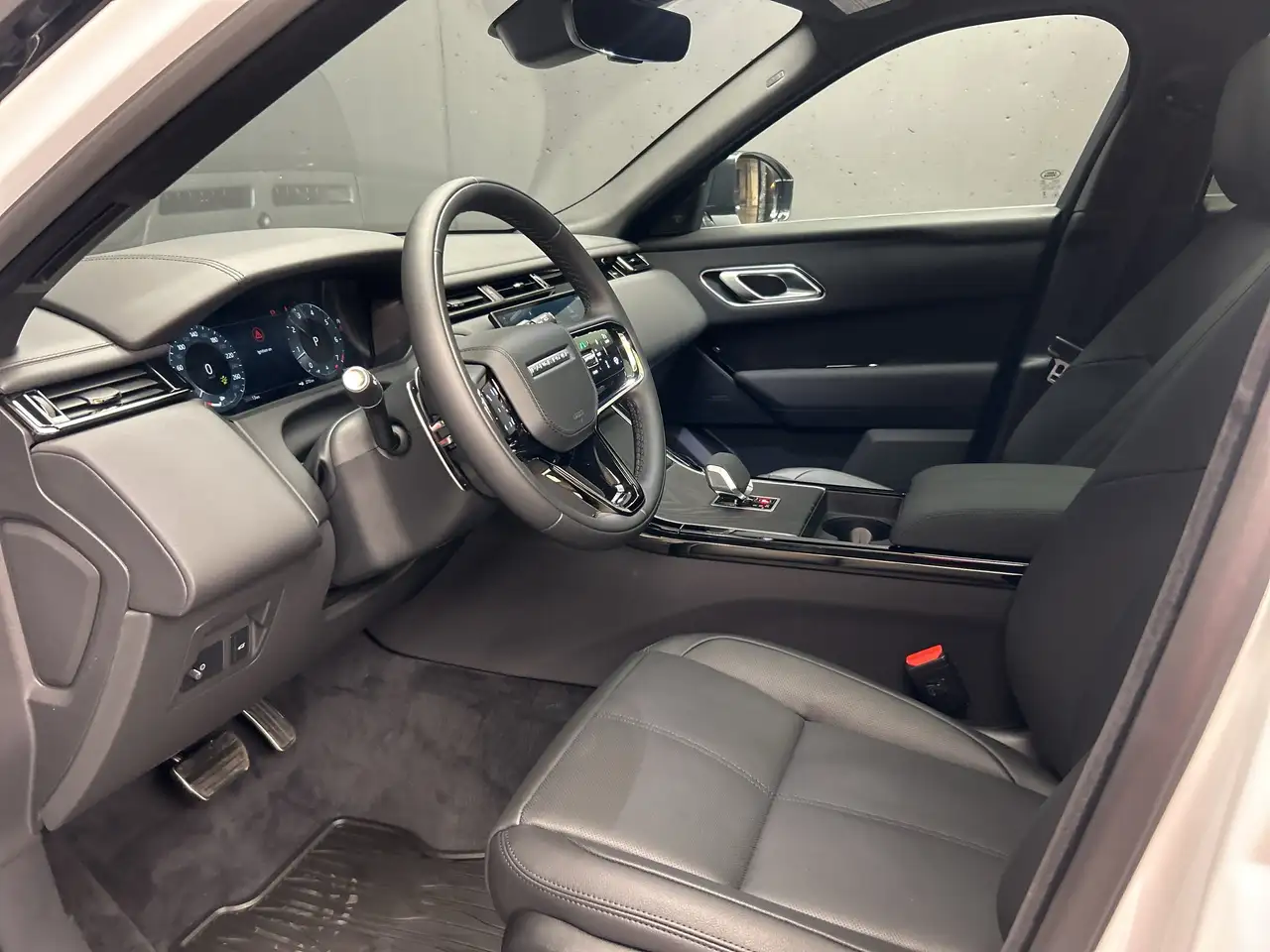 Land Rover Range Rover Velar снимка Land Rover Range Rover Velar