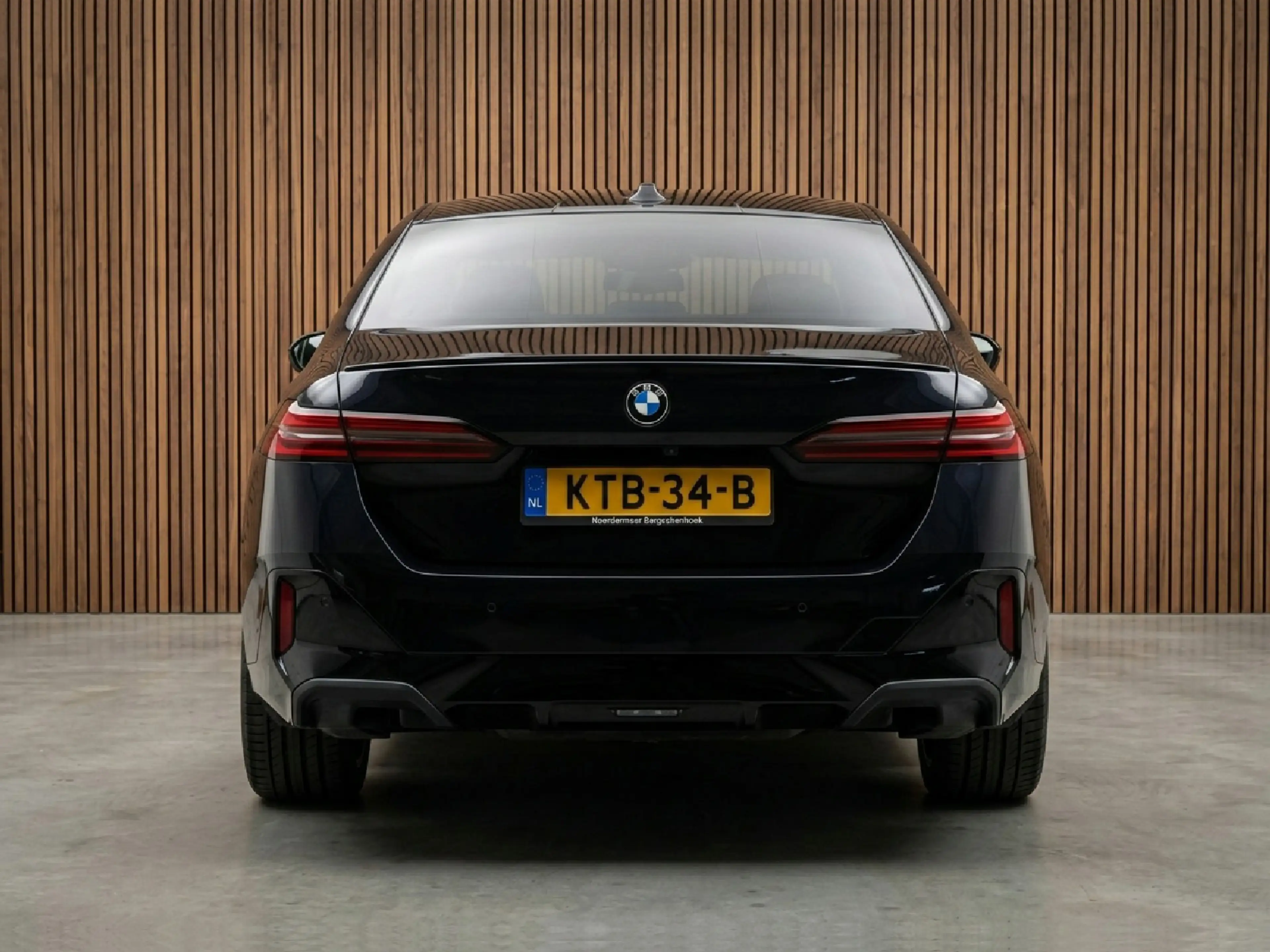 BMW 520 5-serie 520i M sport / panoramadak / harman kardon — photo 6