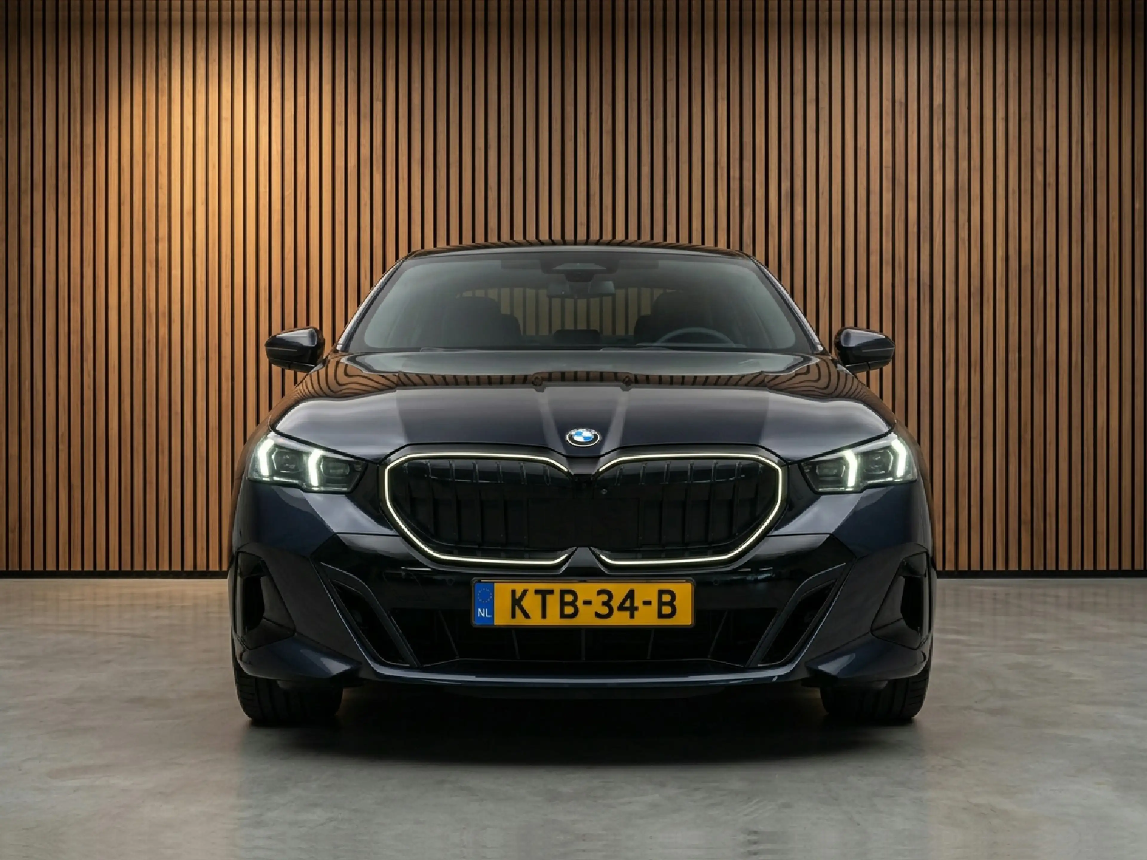 BMW 520 5-serie 520i M sport / panoramadak / harman kardon — photo 2
