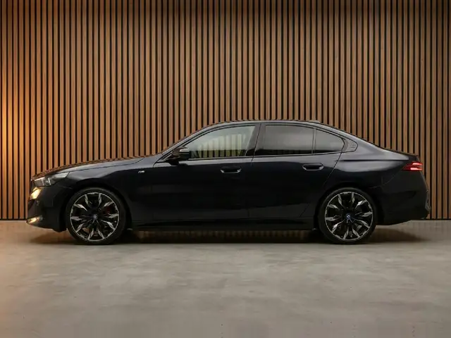 BMW 5 Series view 5