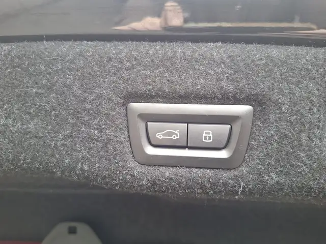 BMW 5 Series view 19