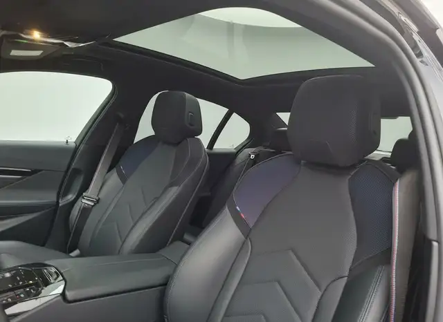 BMW 5 Series view 7