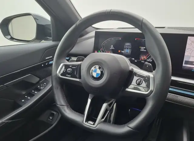 BMW 5 Series view 9