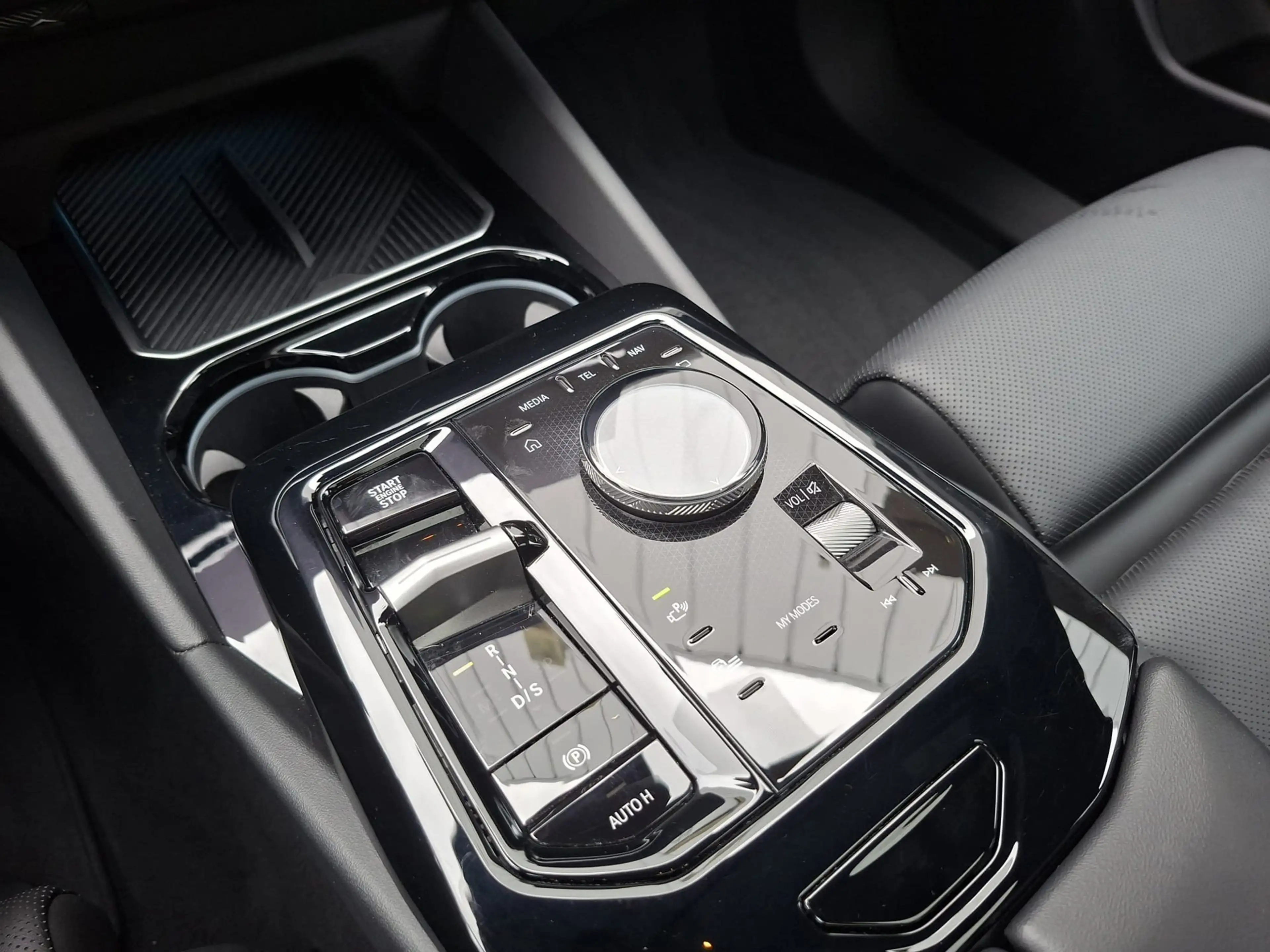 BMW 520 5-serie 520i M sport / panoramadak / harman kardon — photo 30