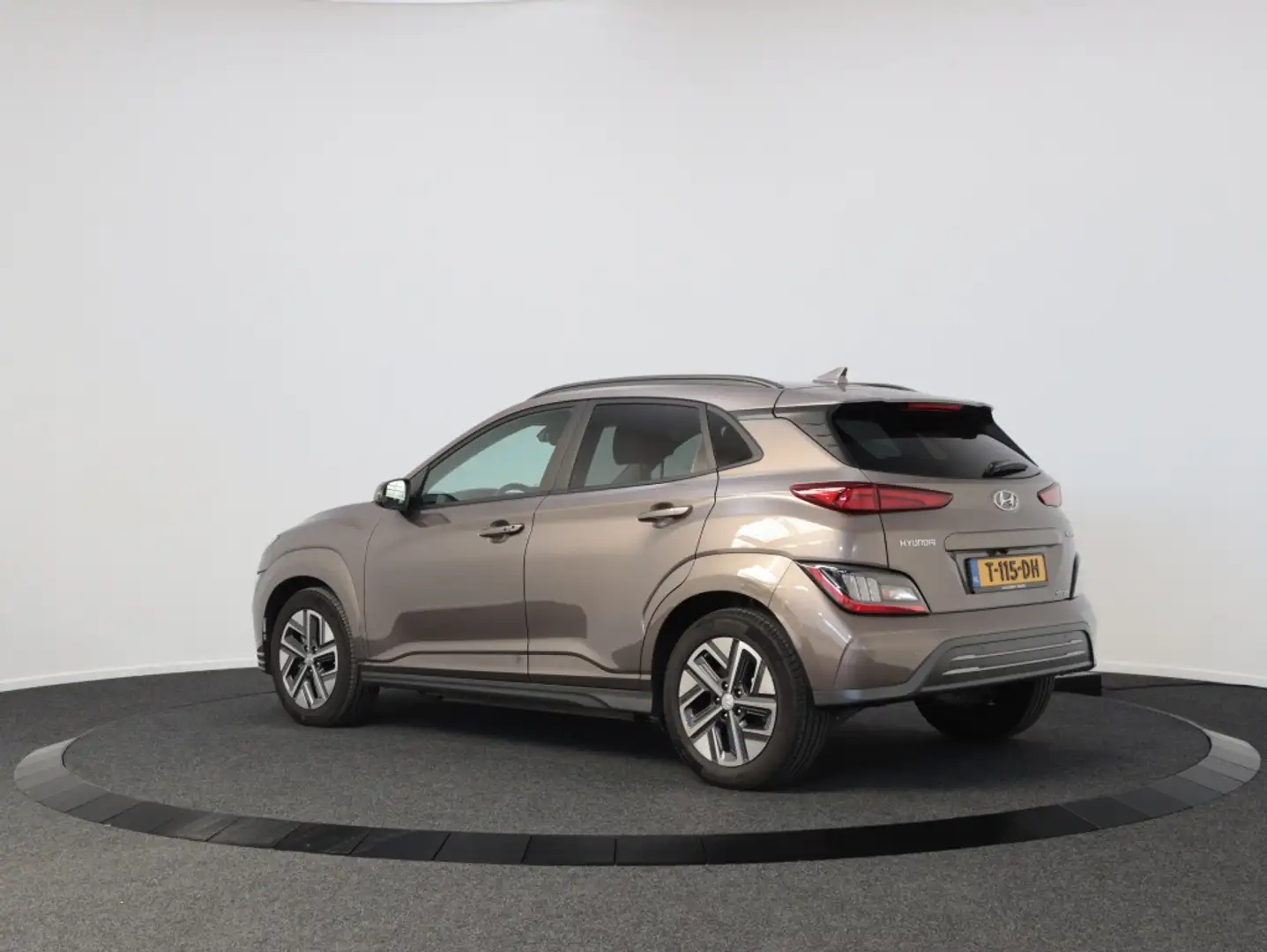 Hyundai KONA EV Premium 64 kWh | Navigatie | Leder | Camera | C Bruin - 2