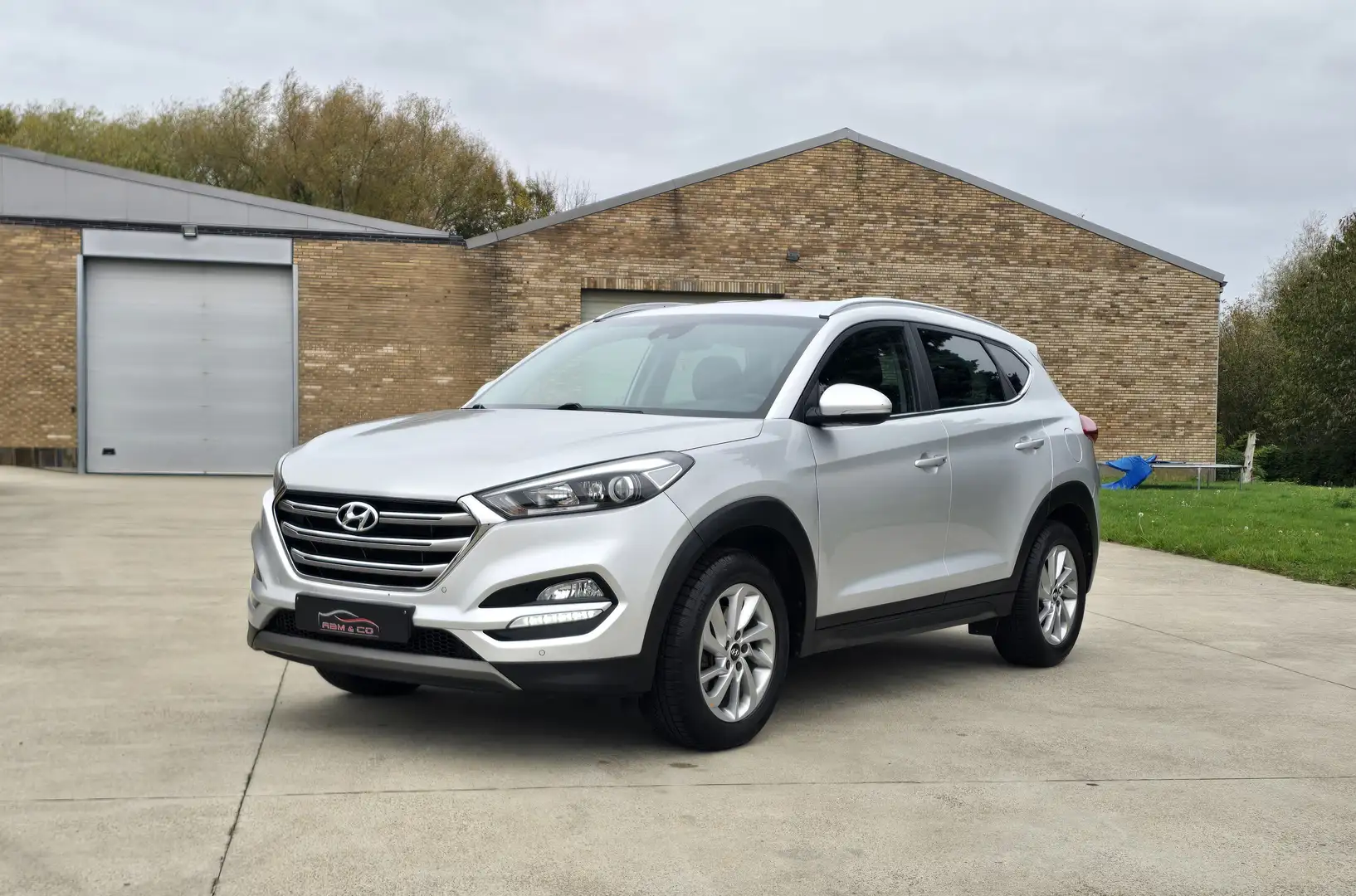 Hyundai TUCSON 1.6i Essence ** Keyless - Caméra ** GAR 12M Argent - 2