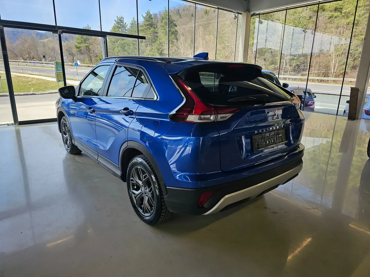 Mitsubishi Eclipse Cross 2,4 PHEV 4WD Intense+ CVT Aut. Blau - 2