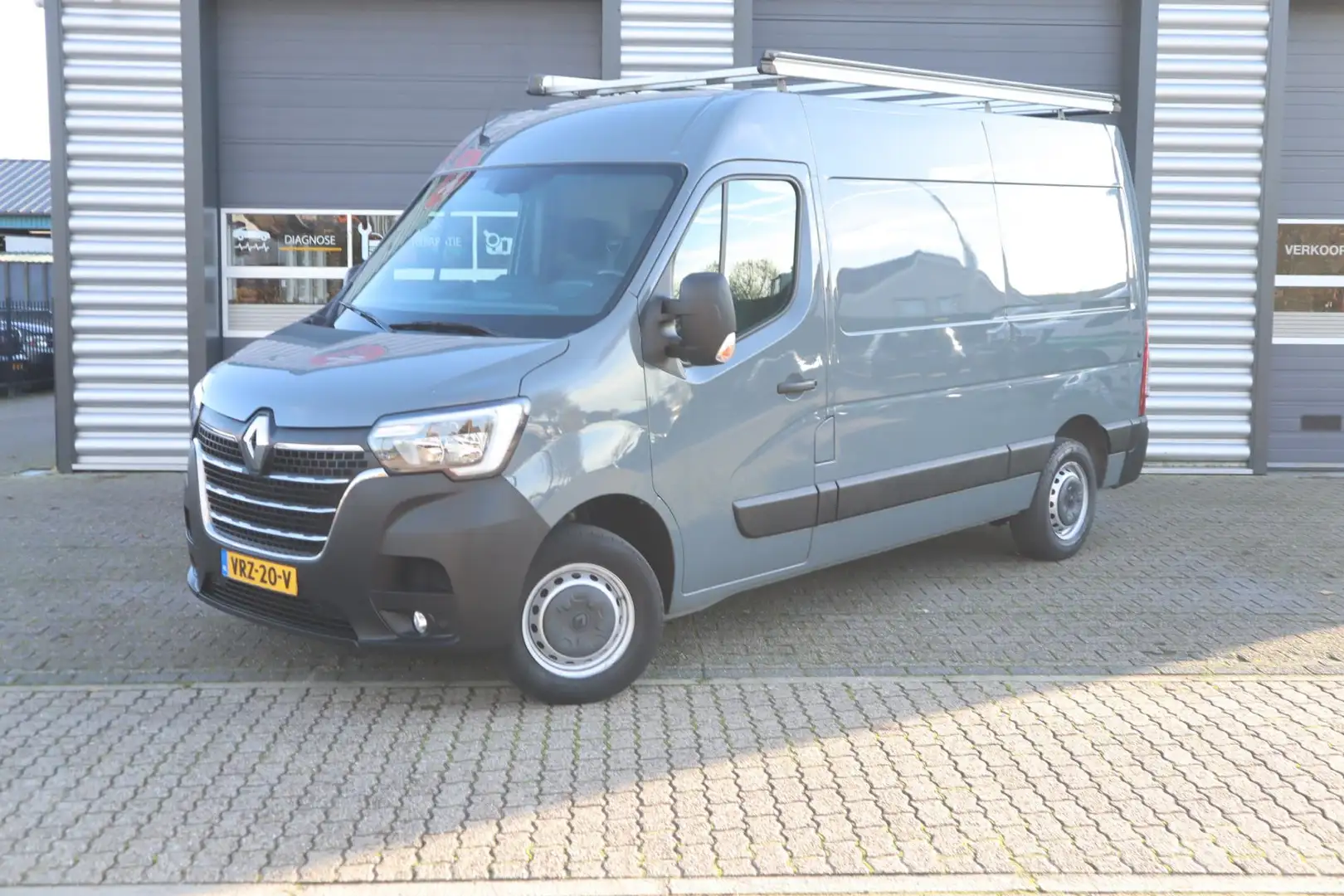 Renault Master T33 2.3 dCi 135 L2H2 Work Edition Gris - 1