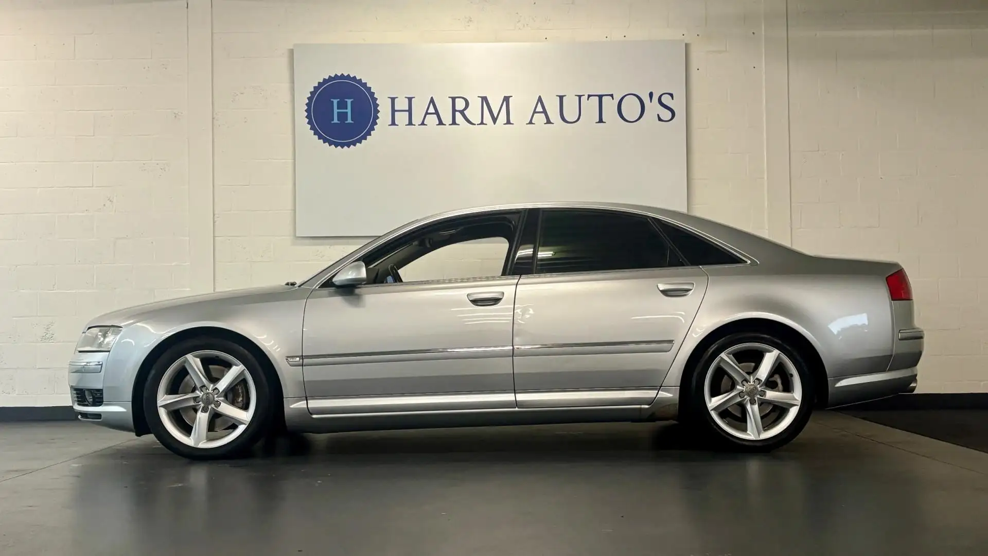 Audi A8 4.2 quattro Pro Line 335pk Automaat / Navi / Trekh Gris - 2