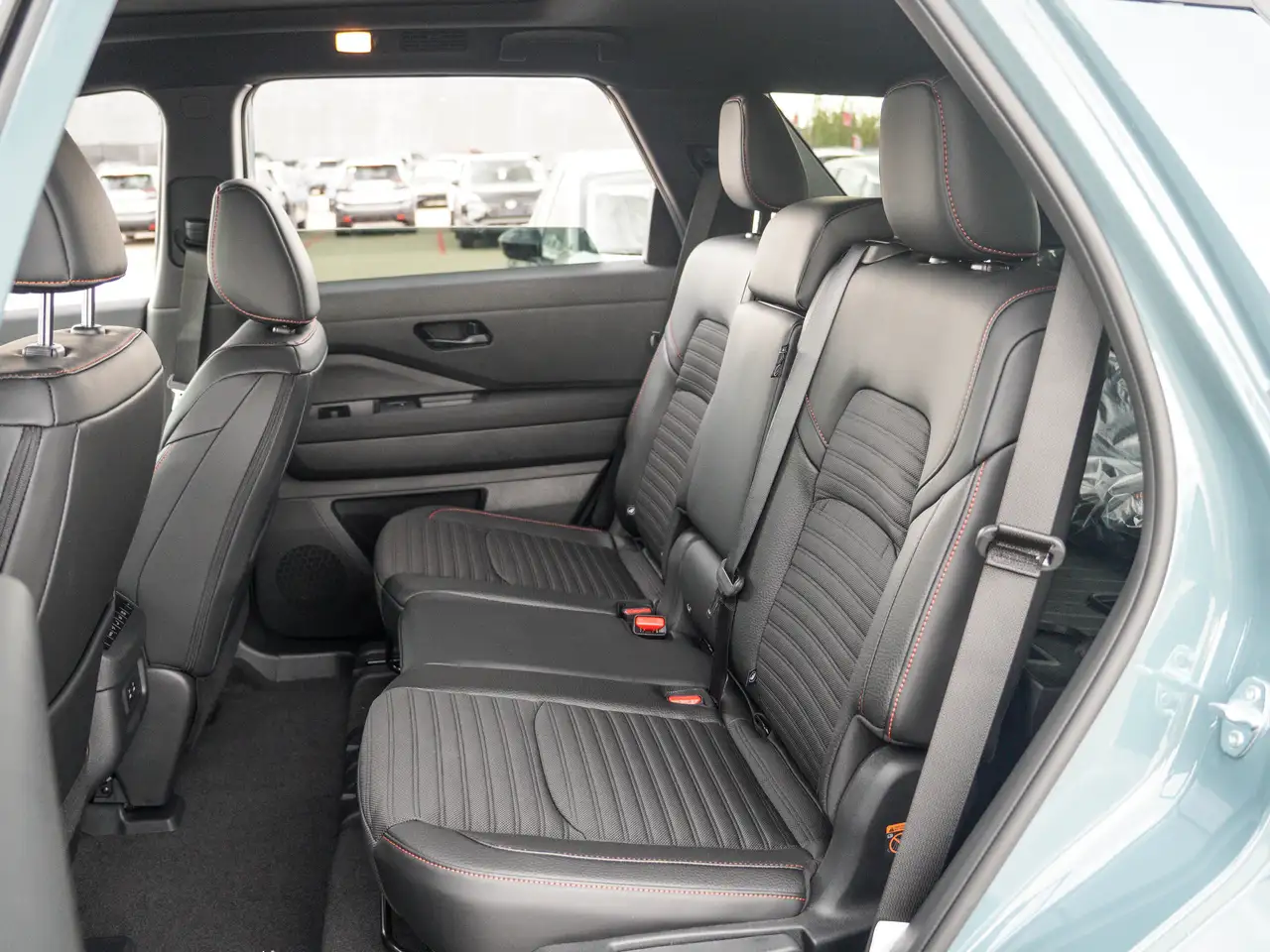 Nissan Pathfinder снимка Nissan Pathfinder
