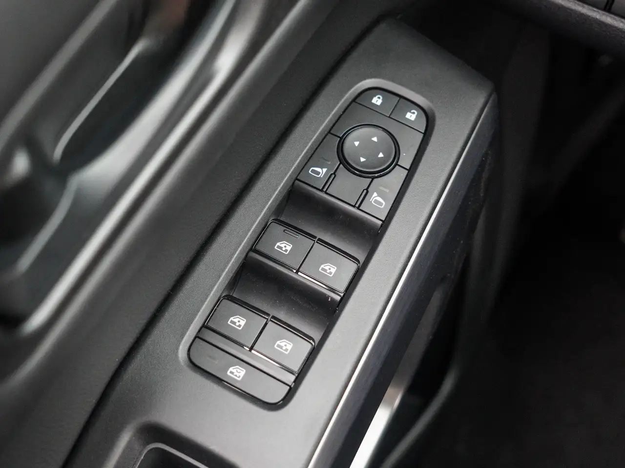 Nissan Pathfinder снимка Nissan Pathfinder