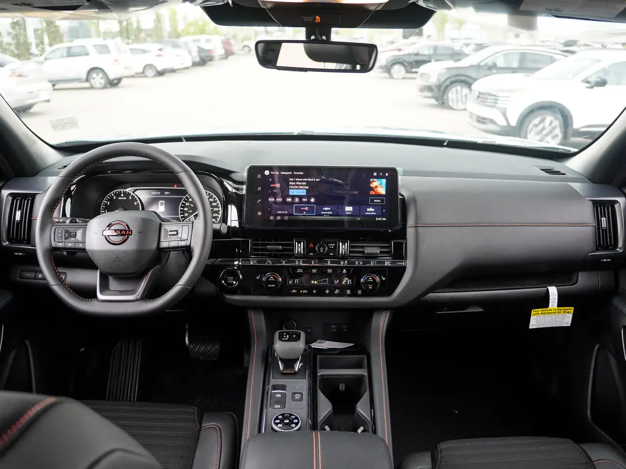 Nissan Pathfinder снимка Nissan Pathfinder