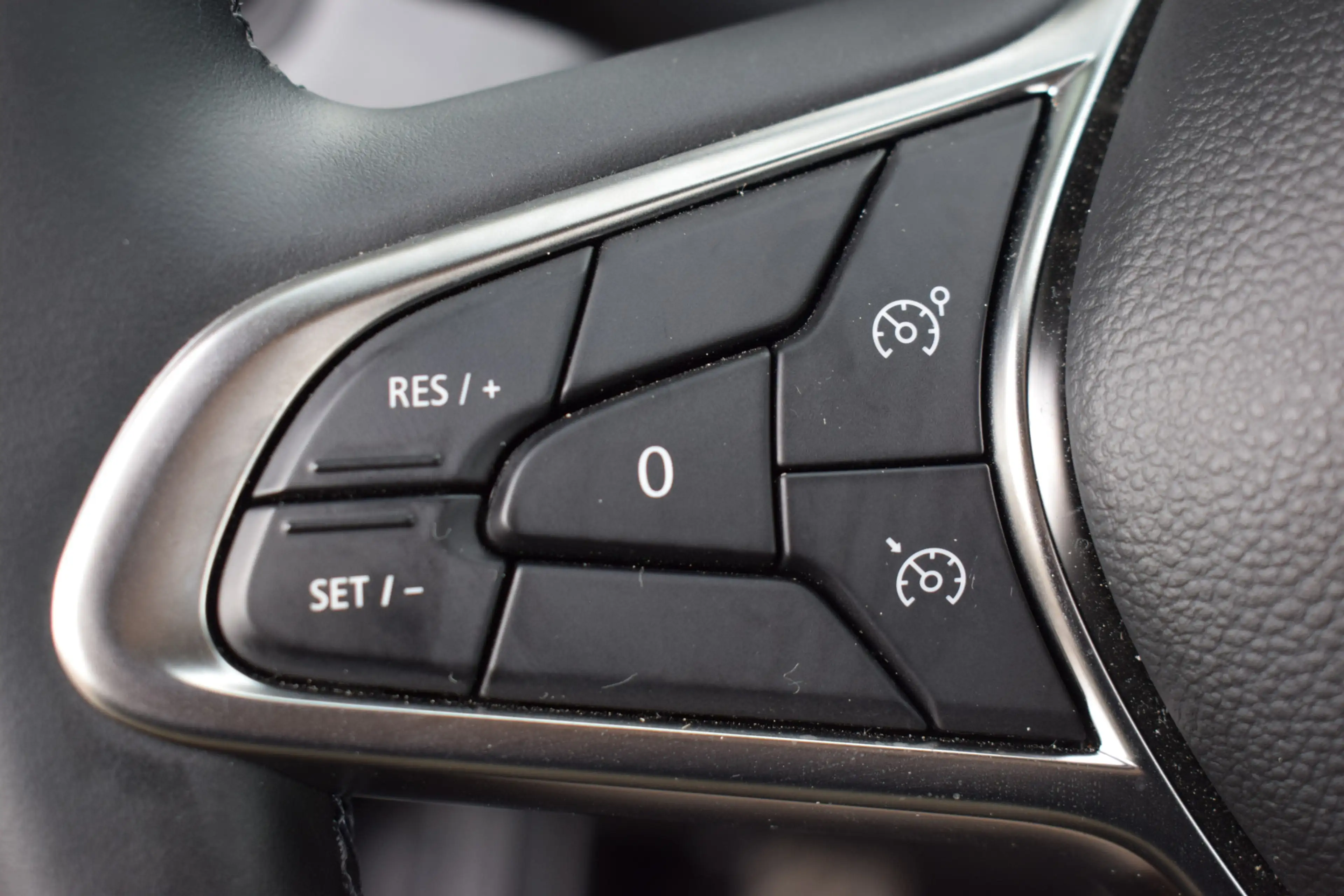 Mitsubishi Colt 1.0T MT Intense | Camera | Climate | Cruise | Appl — photo 10