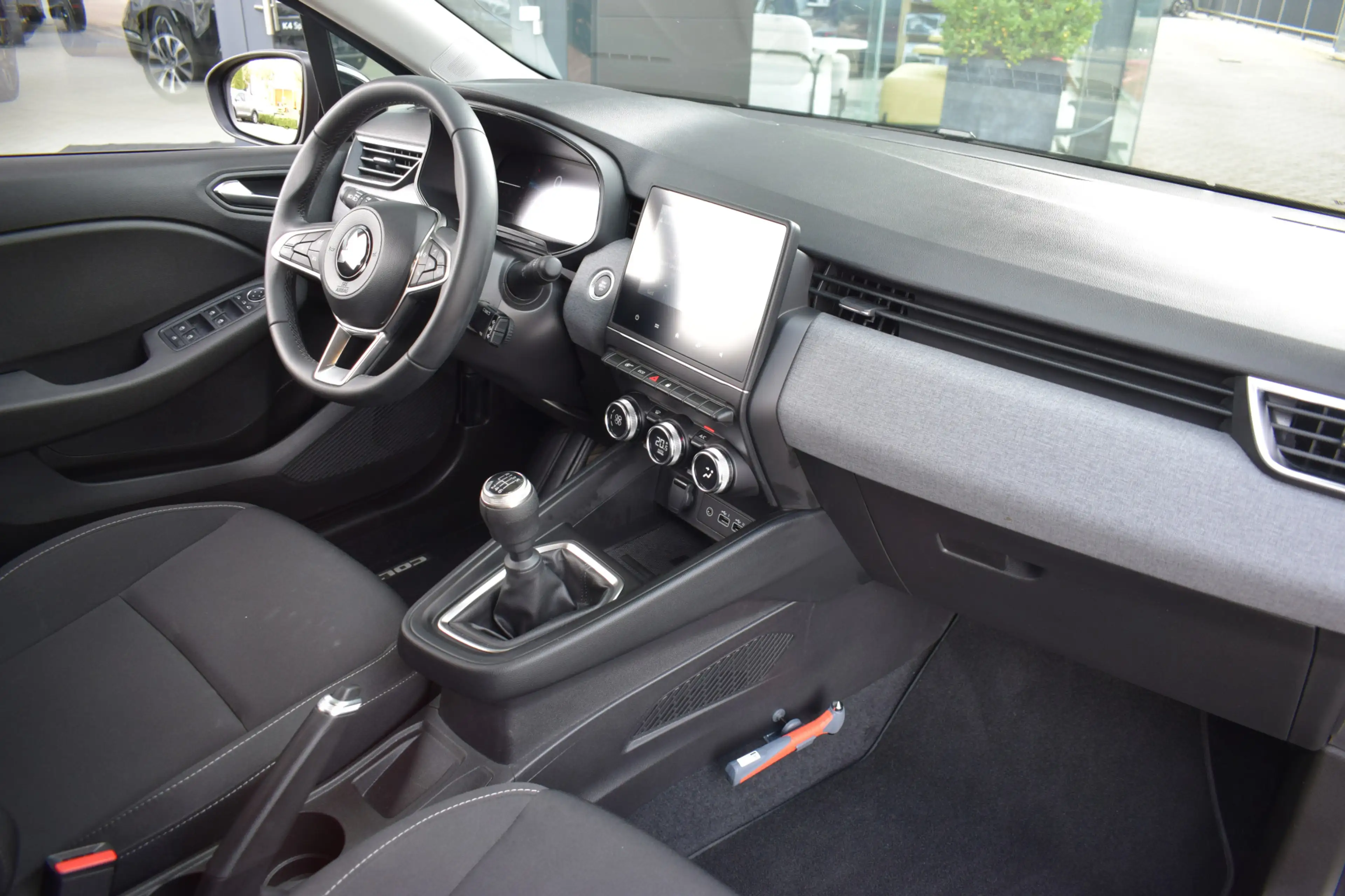 Mitsubishi Colt 1.0T MT Intense | Camera | Climate | Cruise | Appl — photo 9