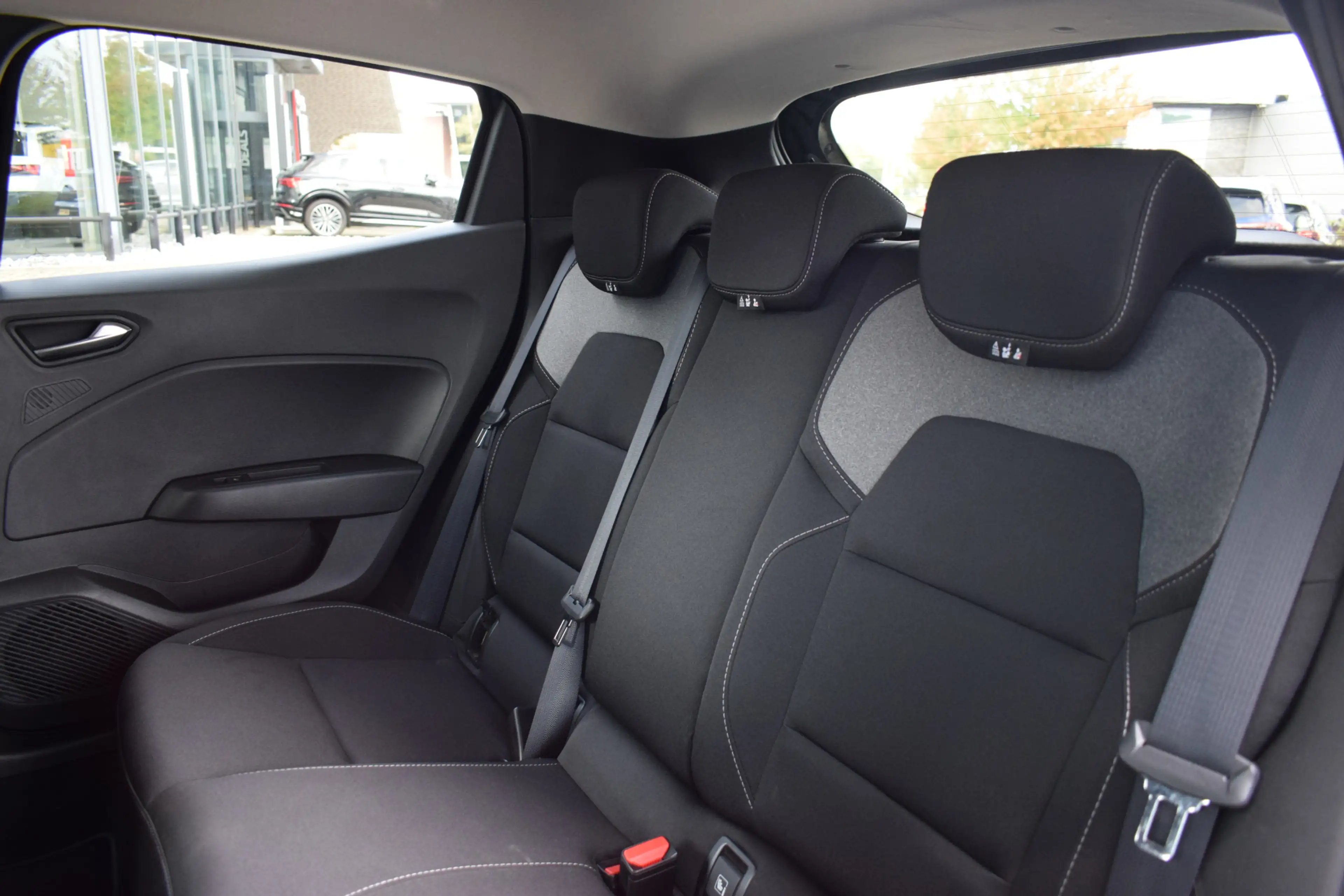 Mitsubishi Colt 1.0T MT Intense | Camera | Climate | Cruise | Appl — photo 6