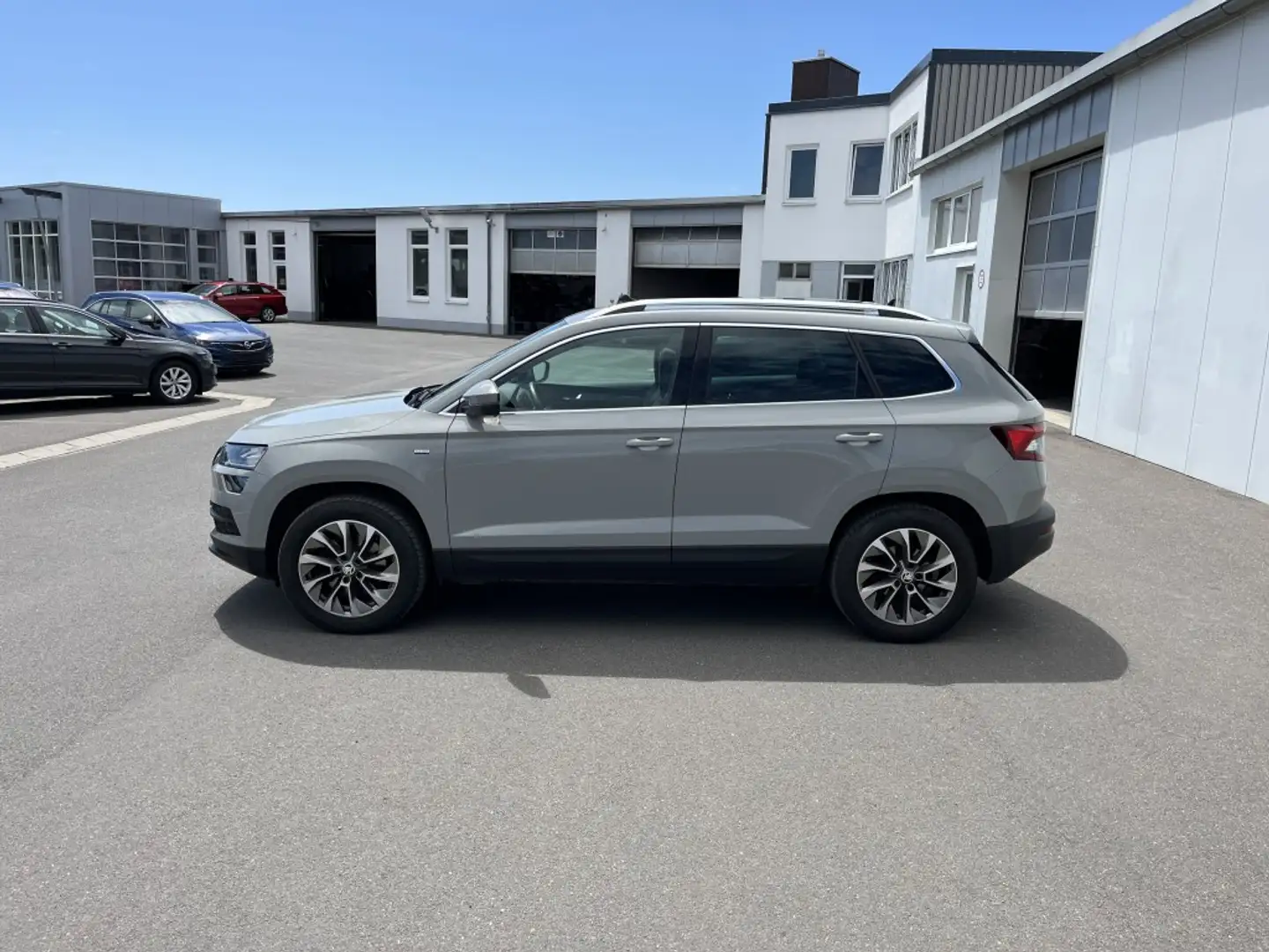 Skoda Karoq 2.0 TDI DSG Ambition Clever 163€ mm. 20% Anzahlu Grau - 2