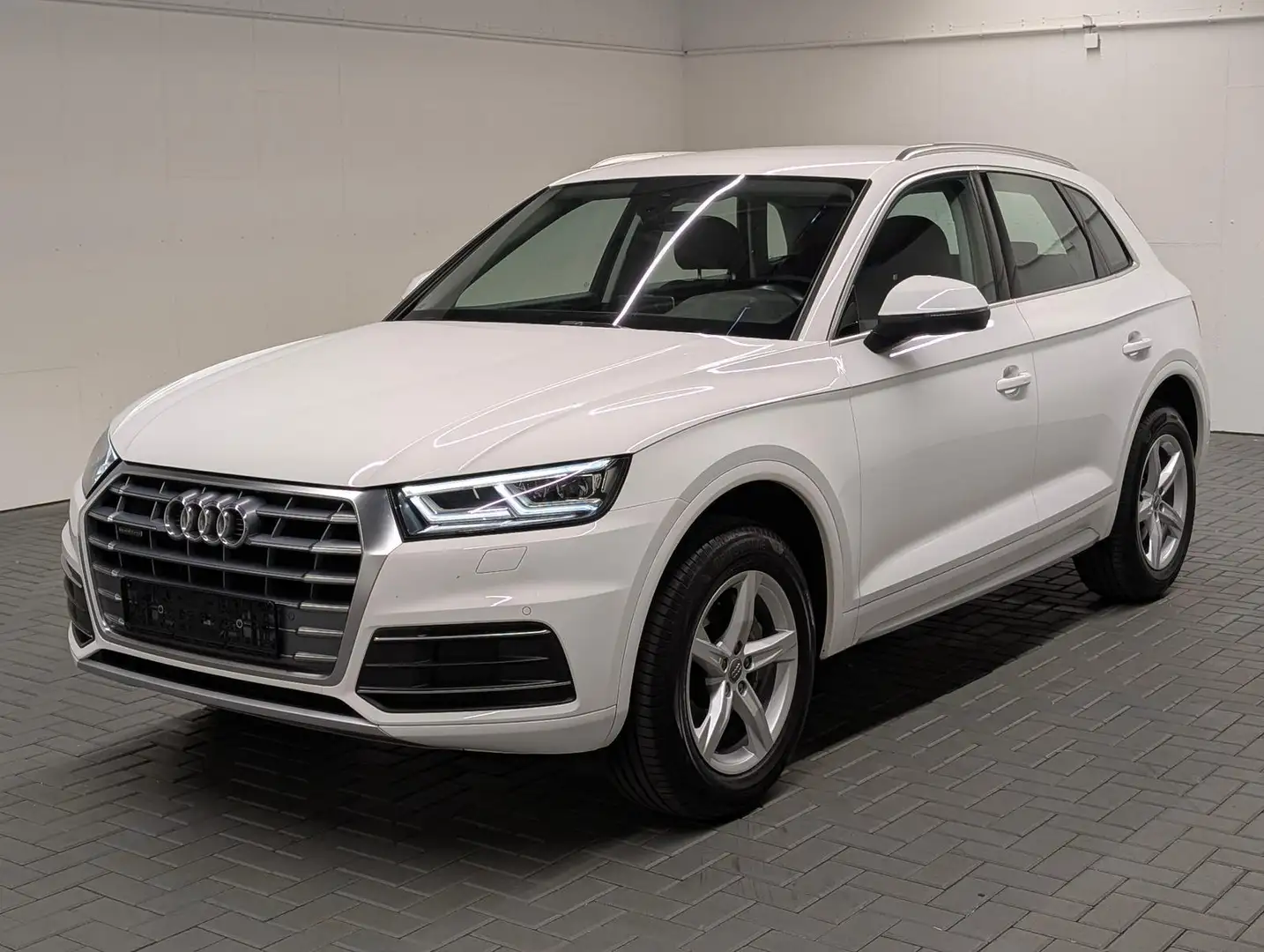 Audi Q5 quattro Sport LED/AHK/el.Heck/SHZ/Navi/VirCo/PDC Weiß - 1