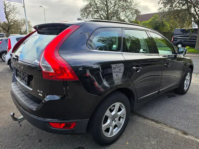 Volvo XC60 view 3