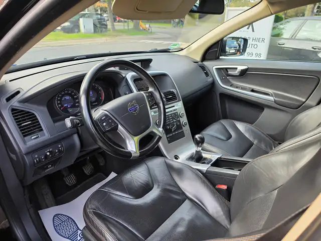 Volvo XC60 view 12