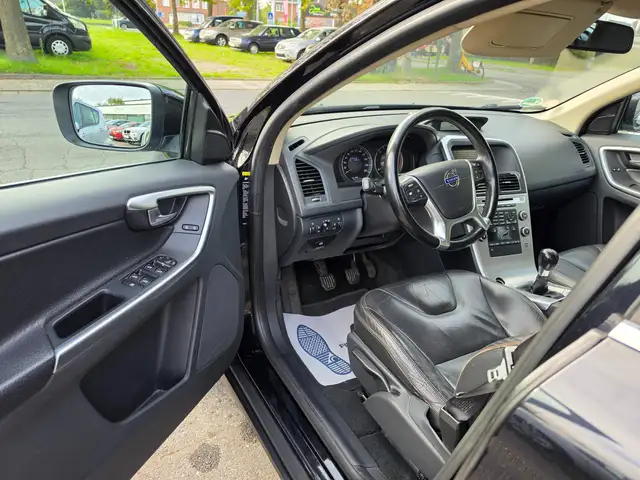 Volvo XC60 view 10