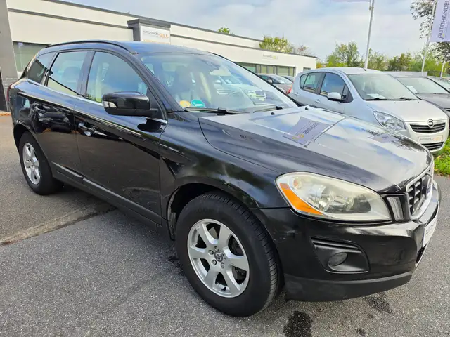 Volvo XC60 view 2
