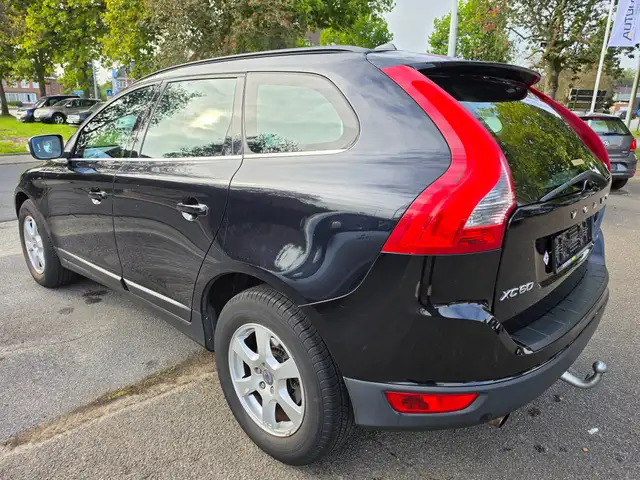 Volvo XC60 view 4
