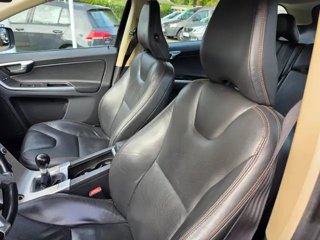 Volvo XC60 view 13
