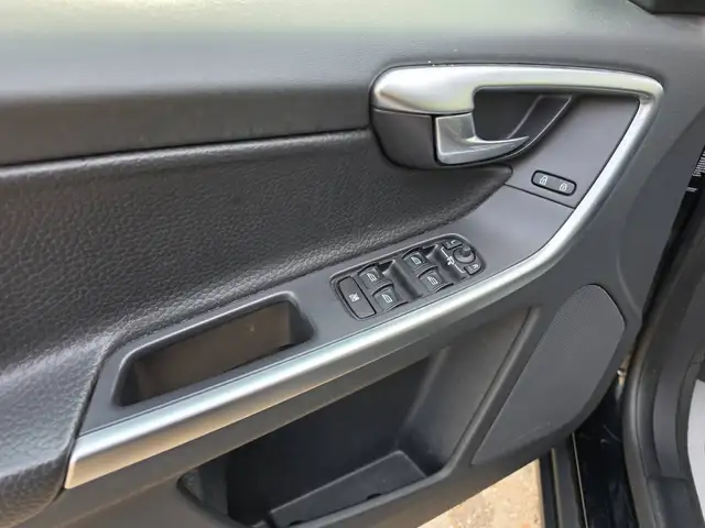 Volvo XC60 view 11