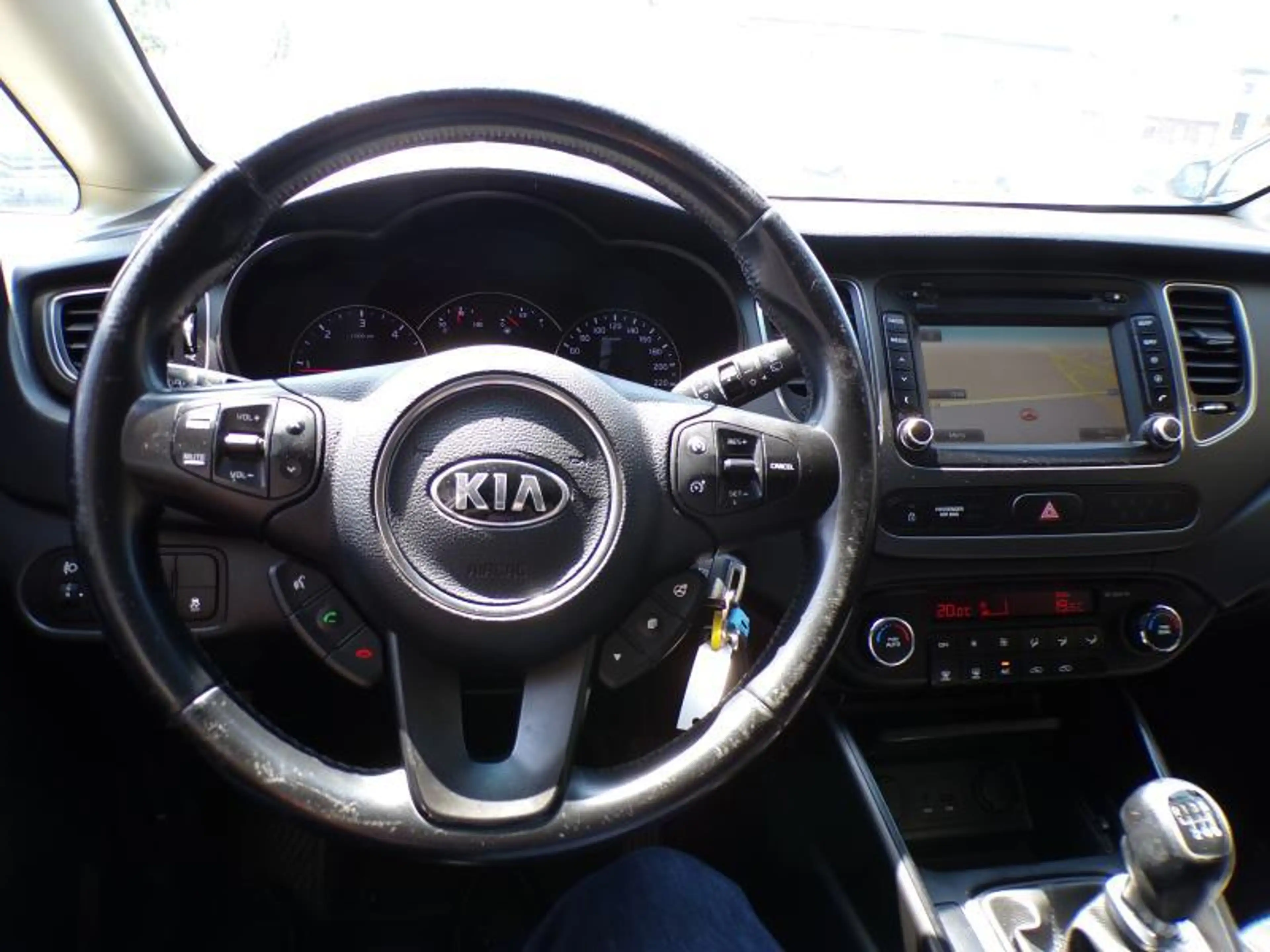Kia Carens 1.7CRDi 115cv 7pl Bronze 10/15 5000 € marchand — photo 9