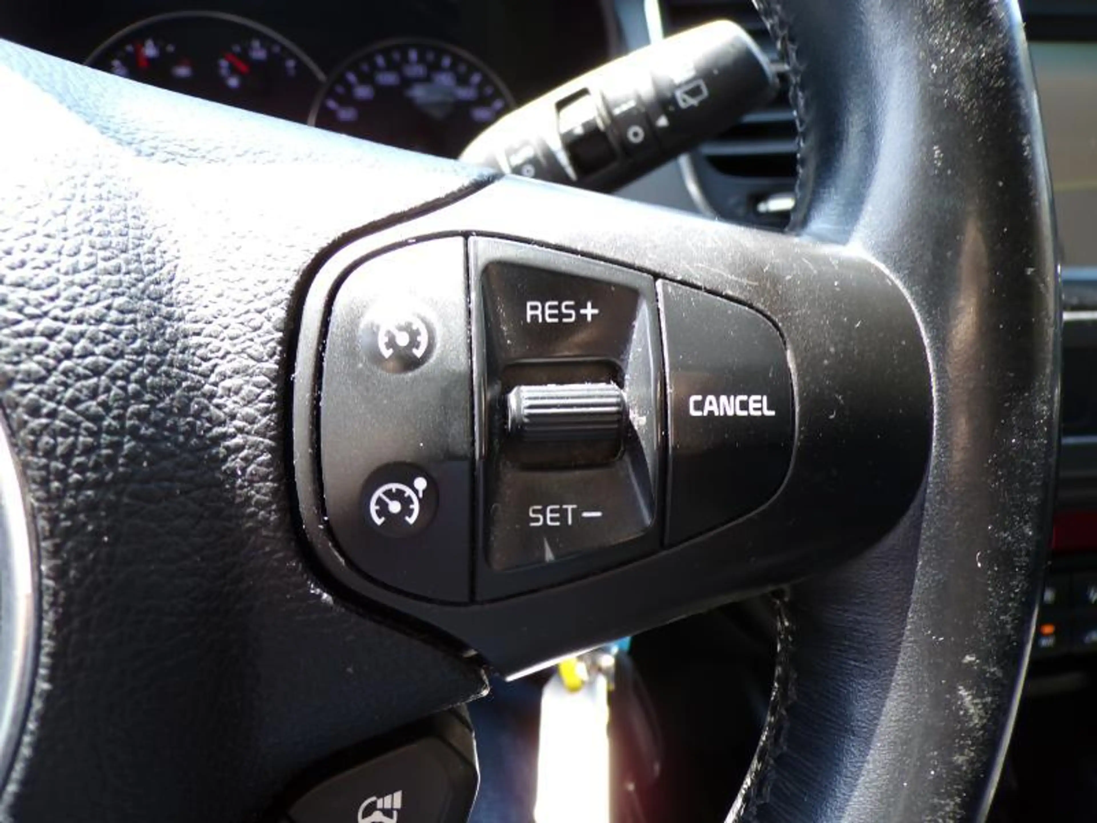 Kia Carens 1.7CRDi 115cv 7pl Bronze 10/15 5000 € marchand — photo 12