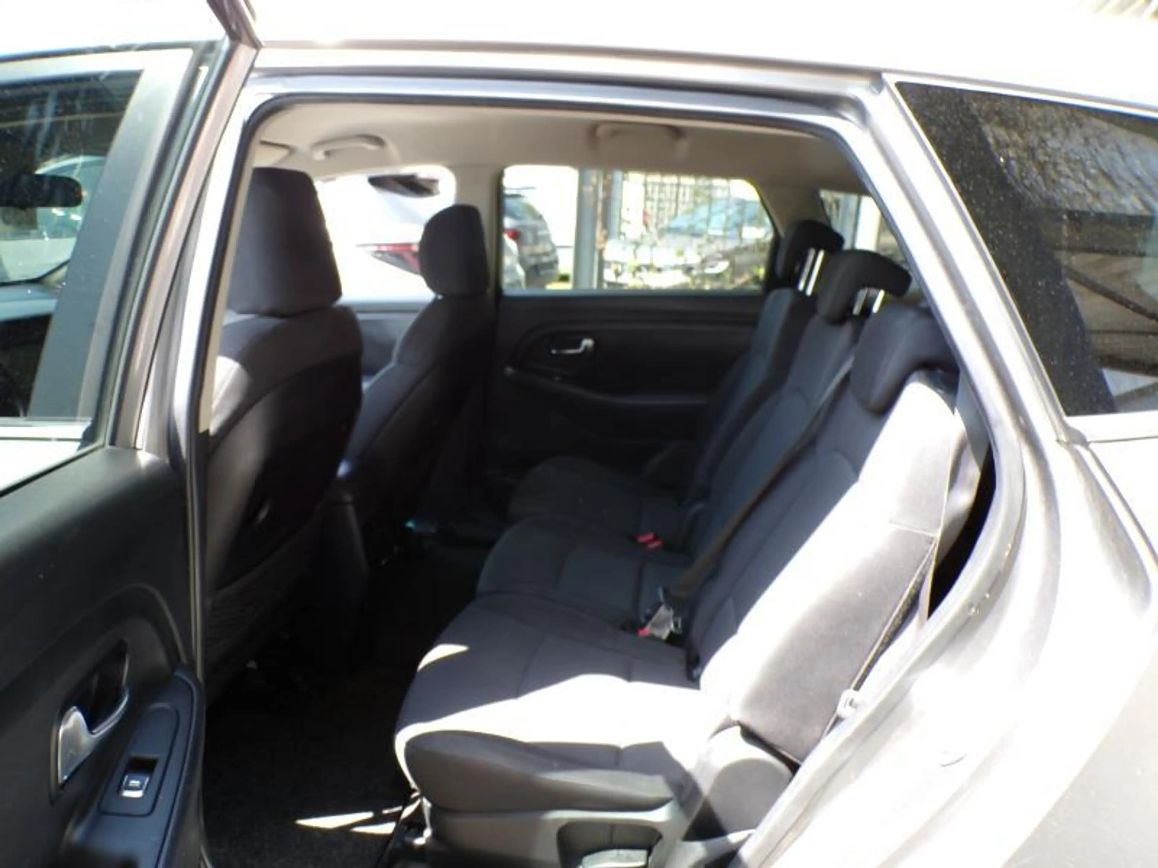 Kia Carens 1.7CRDi 115cv 7pl Bronze 10/15 5000 € marchand — photo 7