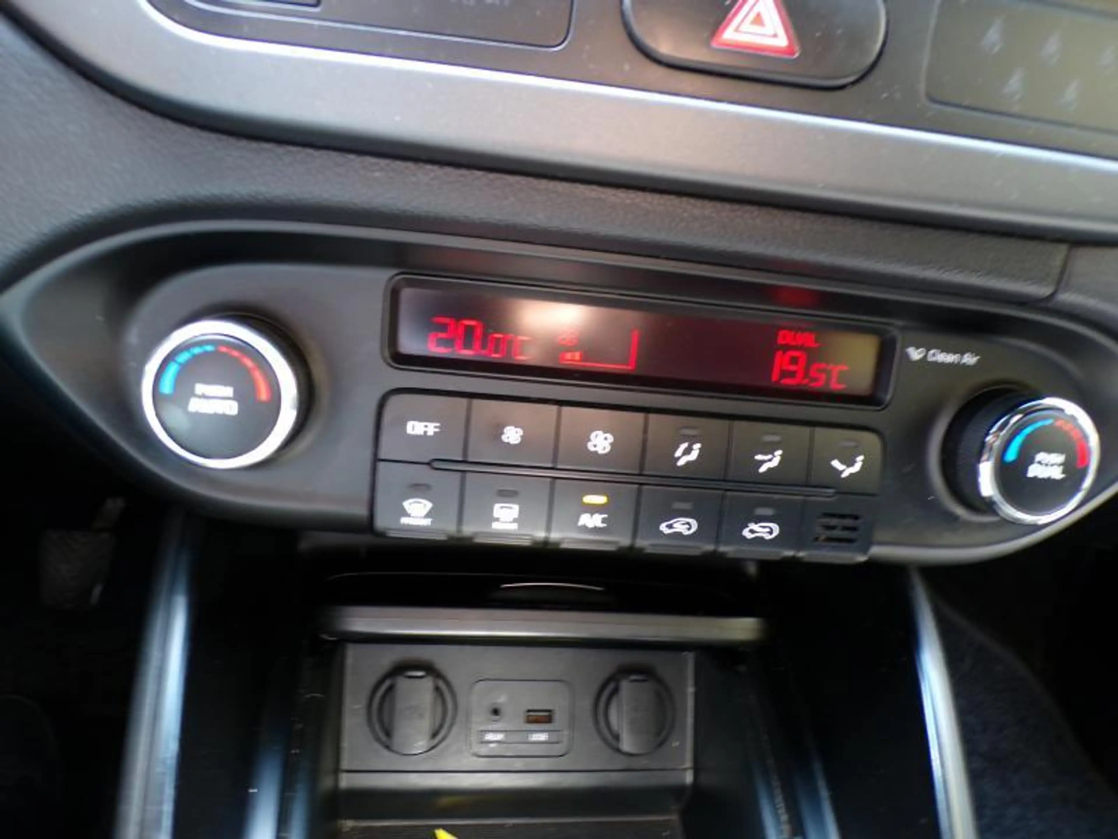 Kia Carens 1.7CRDi 115cv 7pl Bronze 10/15 5000 € marchand — photo 11