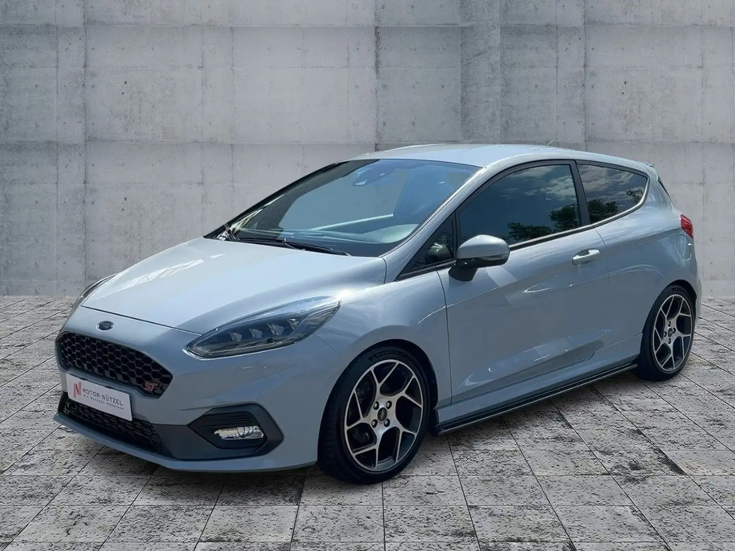 Ford Fiesta ST LED+NAV+SHZ+PDC+MFL+MAL+B&O+17“+1.HAND Plateado - 2