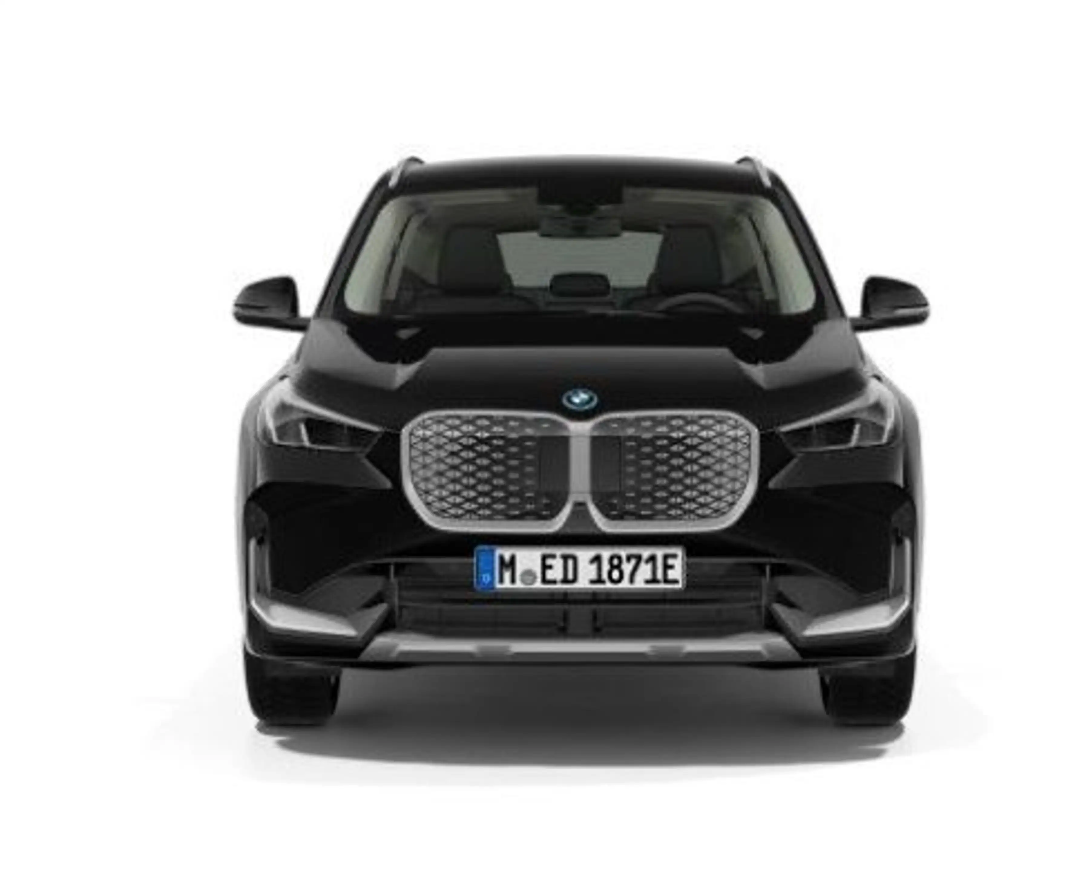 BMW iX1 xDrive30 — photo 3