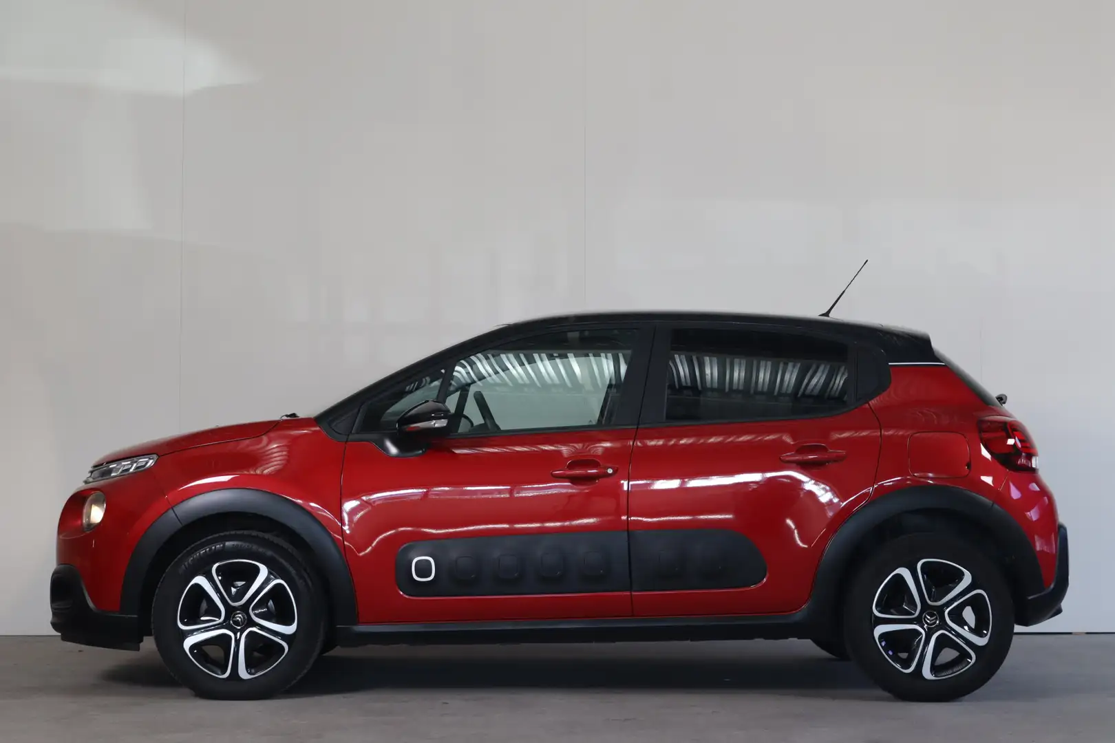 Citroen C3 1.2 PureTech S&S Feel Edition NL-Auto!! Apple Car- Rouge - 2