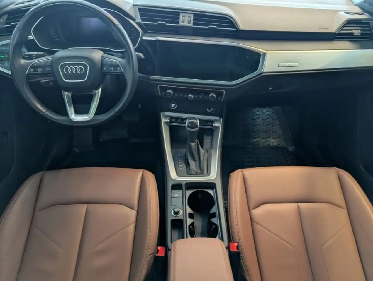 Audi Q3 снимка Audi Q3