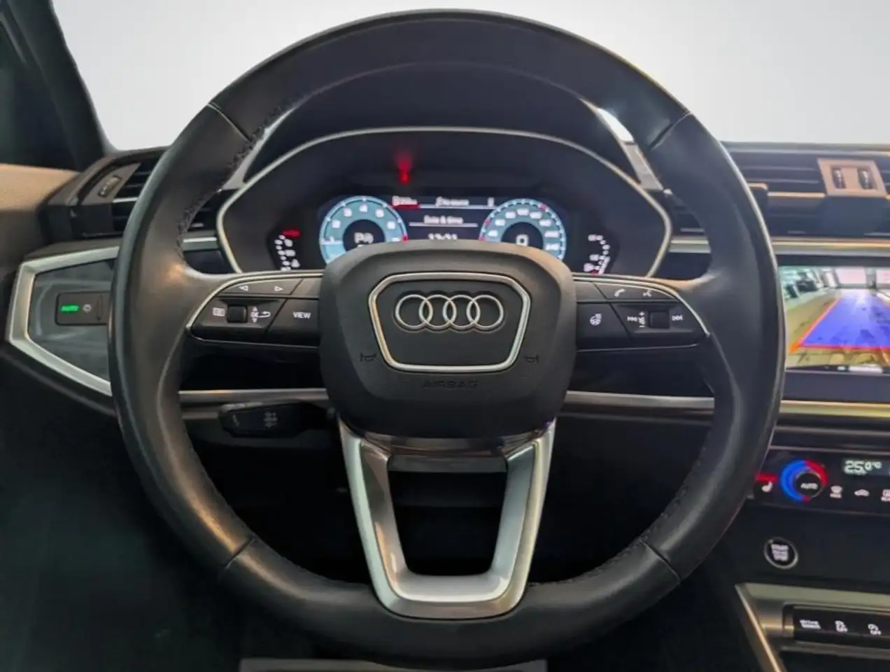 Audi Q3 снимка Audi Q3