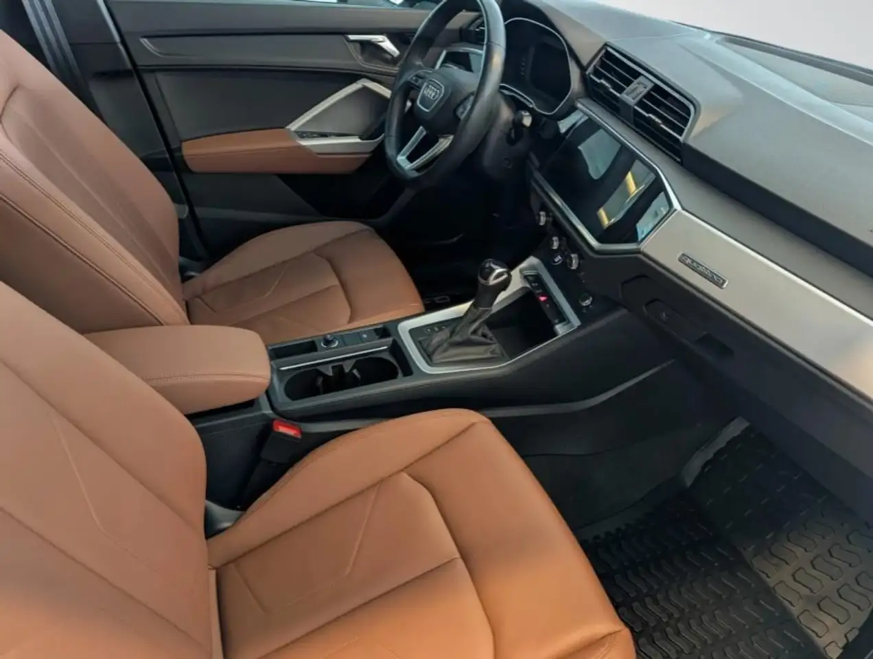 Audi Q3 снимка Audi Q3