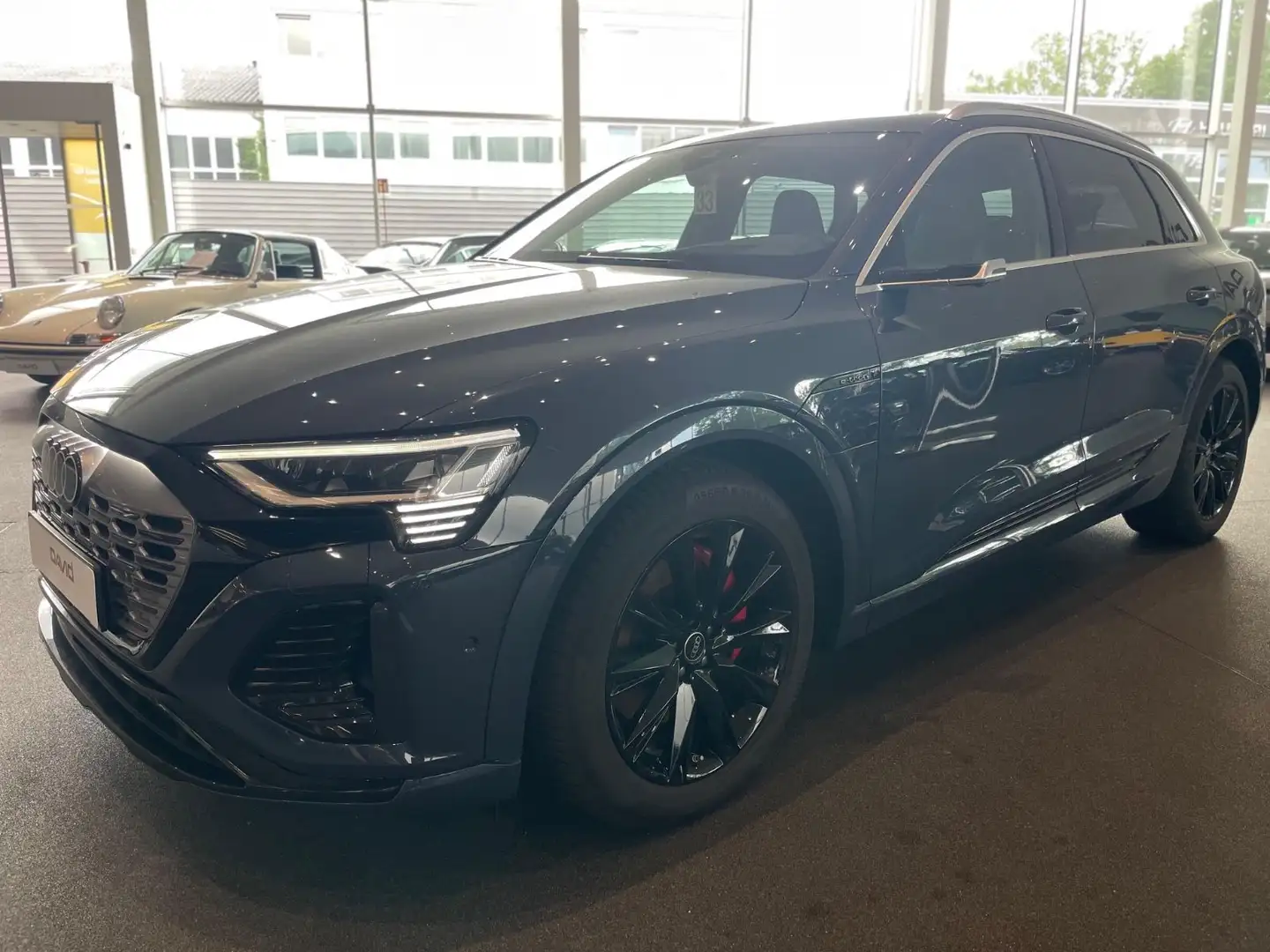 Audi Q8 E-Tron S line *Head-Up*Sportsitze*VAT* Blau - 2