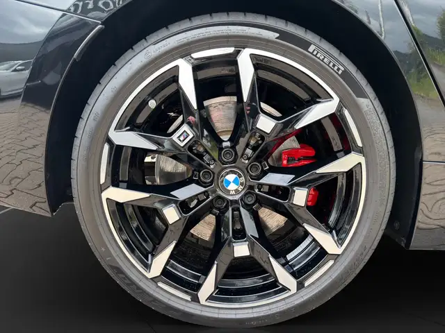 BMW 3 Series view 12